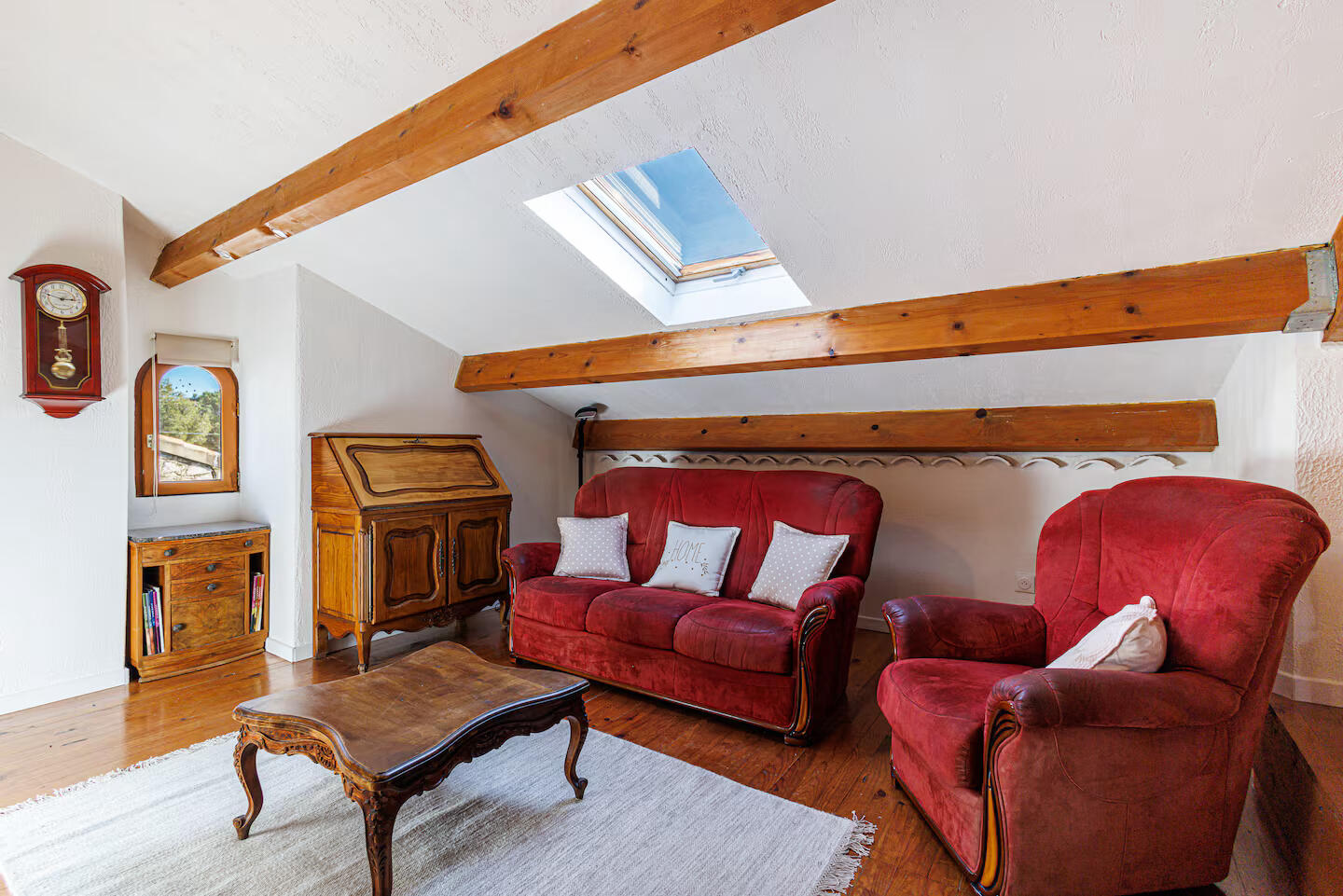 2nd Living Room (Mezzanine)